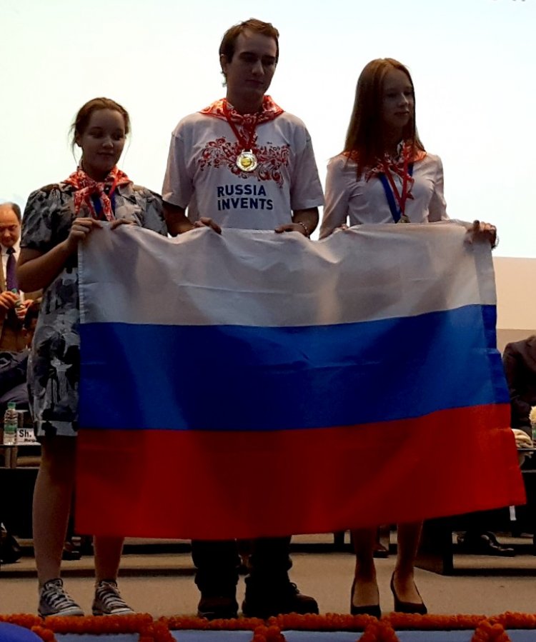 Школьники из Москвы получили серебро за создание тренажера для реабилитации после инсультов