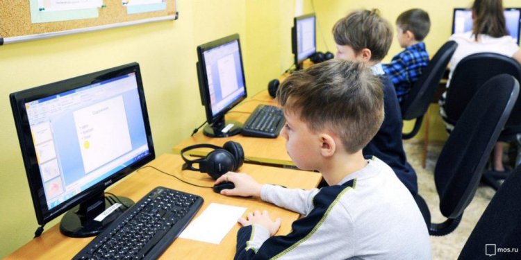 Исаак Калина анонсировал открытие первых IT-классов в школах Москвы