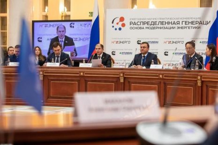 О необходимости совершенствовать законодательную базу для модернизации российской энергетики заявил Михаил Романов