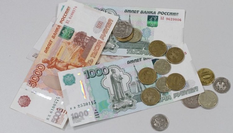 Улюкаев посоветовал россиянам хранить деньги в рублях