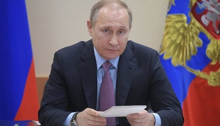 Президент России В. Путин на три года отменил проверки малого бизнеса в России