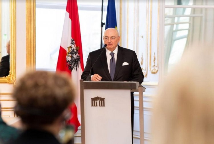 Усилия по борьбе с антисемитизмом президента ЕЕК Вячеслава Моше Кантора отметили наградой в Австрии