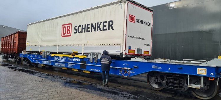 DB Schenker продолжает отрабатывать международные контрейлерные маршруты