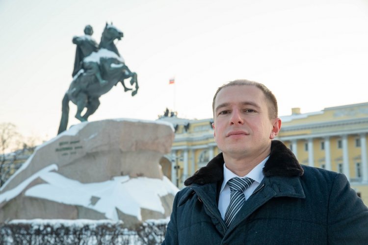Михаил Романов поздравил петербуржцев с Днем защитника Отечества