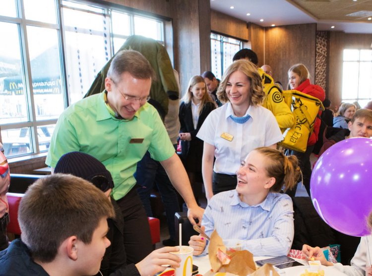 Генеральный директор «Макдоналдс» Марк Карена восхищен потенциалом российской молодежи
